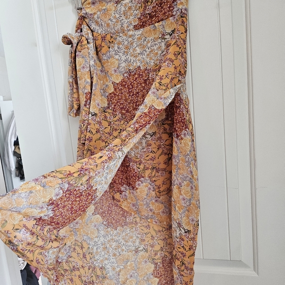 NWT floral wrap midi skirt - Picture 4 of 4